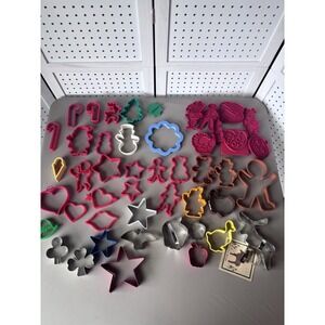 Huge Lot/47 pcs. Cookie Cutters Plastic Metal Vintage Modern Holidays Occasions‎